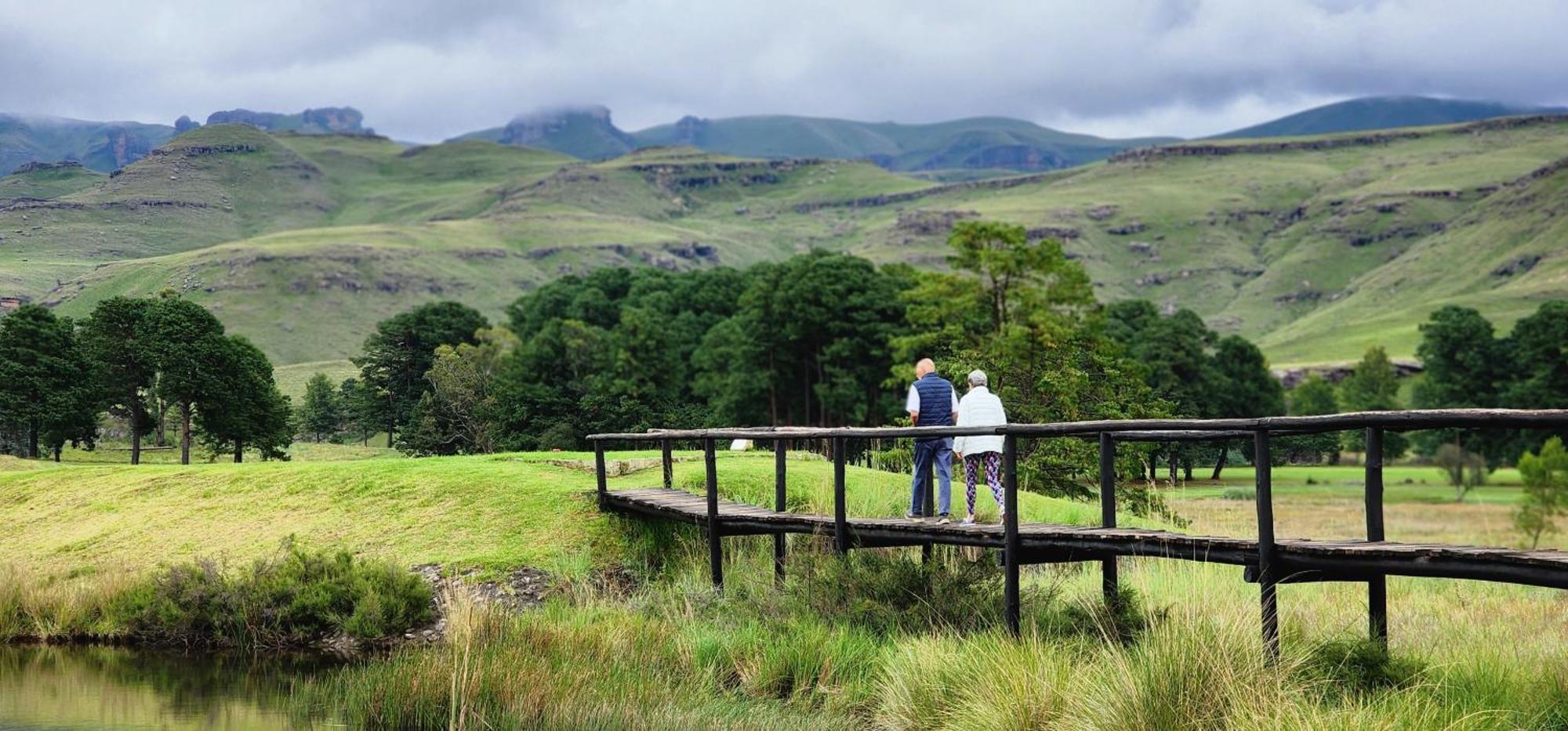 Gooderson Drakensberg Gardens Golf & Spa Resort Екстериор снимка